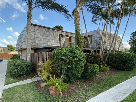 1011 Springdale Circle Palm Springs FL 33461
