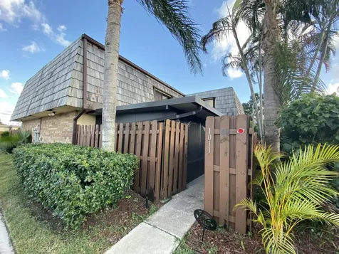 1011 Springdale Circle Palm Springs FL 33461