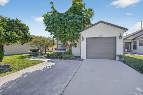 9074 Chatsworth Cascades Boca Raton FL 33434
