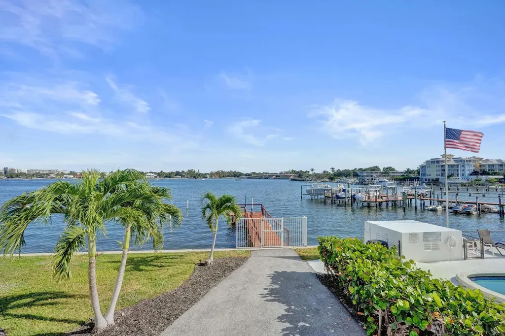 231 E Lantana Road Lantana FL 33462