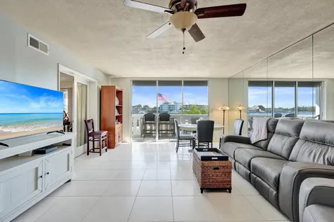 231 E Lantana Road Lantana FL 33462