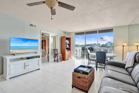 231 E Lantana Road Lantana FL 33462