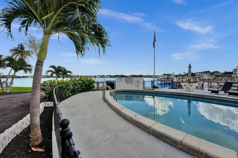 231 E Lantana Road Lantana FL 33462