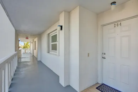 231 E Lantana Road Lantana FL 33462