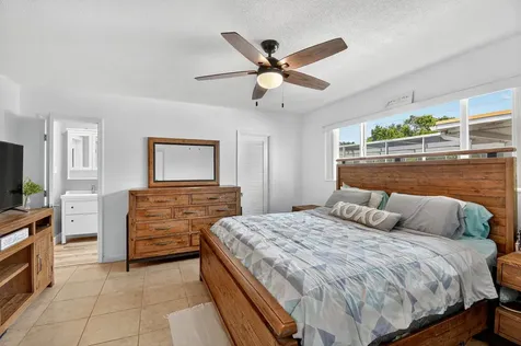 5511 Van Buren Street Hollywood FL 33021