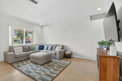 5511 Van Buren Street Hollywood FL 33021