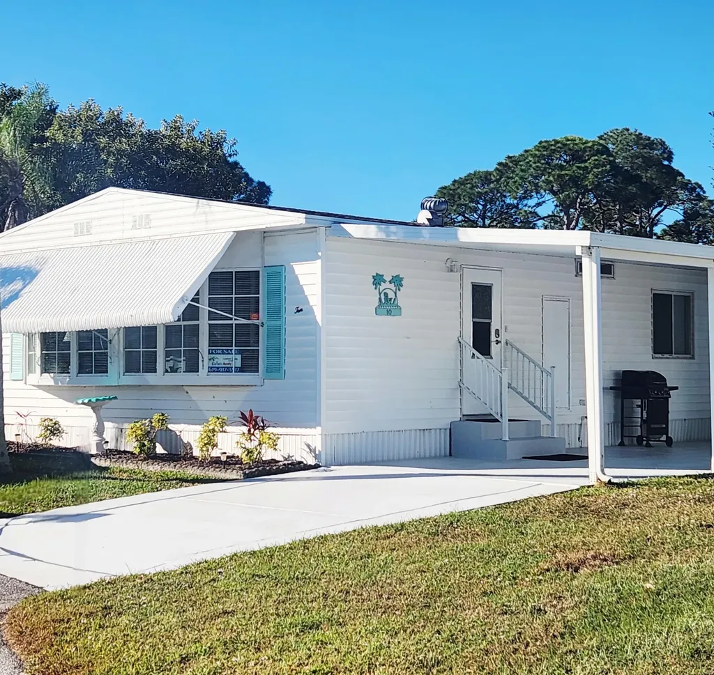 10 Se La Mesa Port Saint Lucie FL 34952