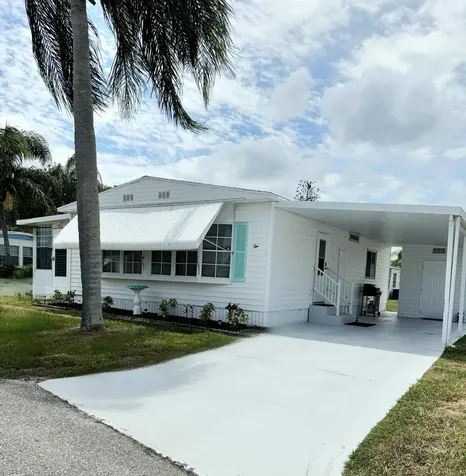 10 Se La Mesa Port Saint Lucie FL 34952