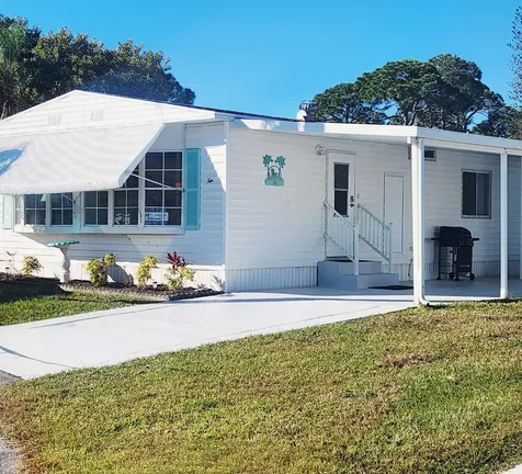 10 Se La Mesa Port Saint Lucie FL 34952