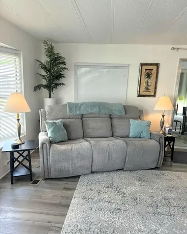 10 Se La Mesa Port Saint Lucie FL 34952