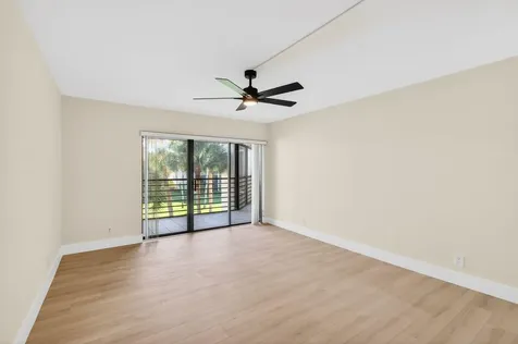 5900 Camino Del Sol Boca Raton FL 33433