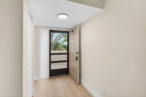 5900 Camino Del Sol Boca Raton FL 33433