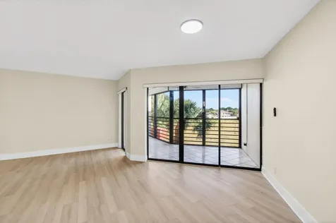 5900 Camino Del Sol Boca Raton FL 33433