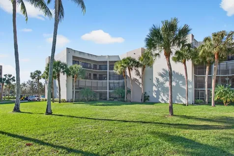 5900 Camino Del Sol Boca Raton FL 33433