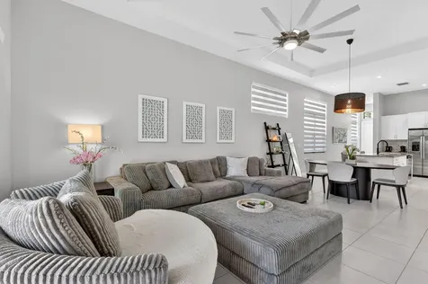 180 Se Via Bisento Port Saint Lucie FL 34952