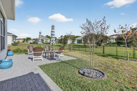 180 Se Via Bisento Port Saint Lucie FL 34952