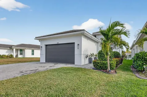 180 Se Via Bisento Port Saint Lucie FL 34952