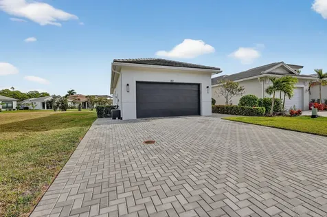 180 Se Via Bisento Port Saint Lucie FL 34952