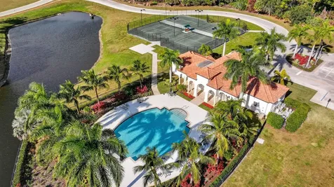 180 Se Via Bisento Port Saint Lucie FL 34952