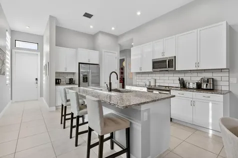 180 Se Via Bisento Port Saint Lucie FL 34952