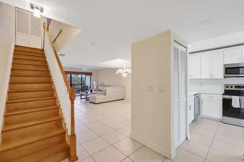 240 Captains Walk Delray Beach FL 33483