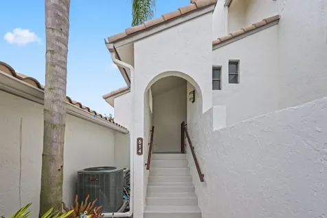 240 Captains Walk Delray Beach FL 33483