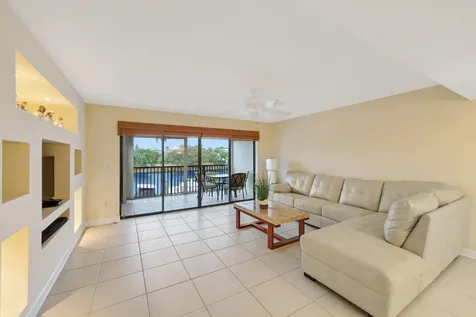 240 Captains Walk Delray Beach FL 33483