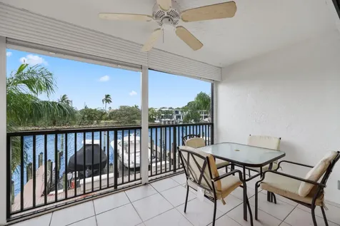 240 Captains Walk Delray Beach FL 33483