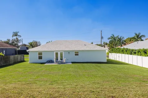 2213 Sw Salmon Road Port Saint Lucie FL 34953