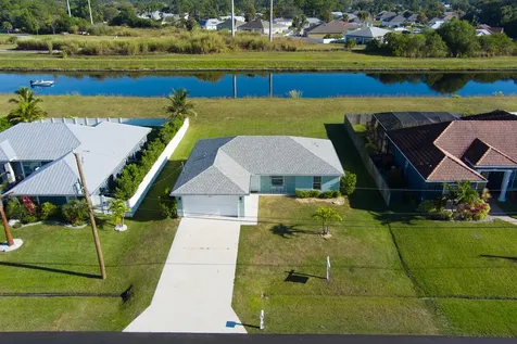 2213 Sw Salmon Road Port Saint Lucie FL 34953