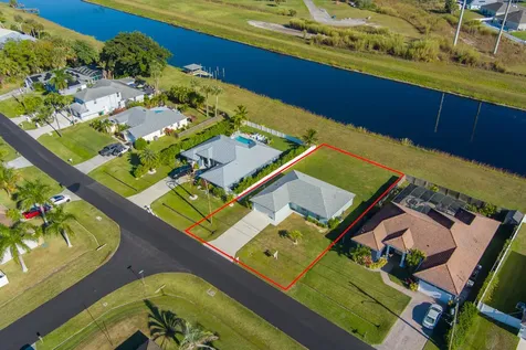 2213 Sw Salmon Road Port Saint Lucie FL 34953