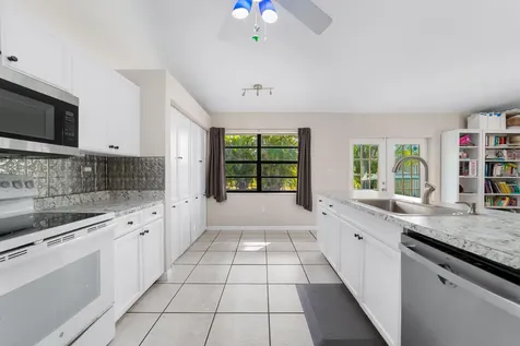 1060 Cedar Creek Way Davie FL 33325