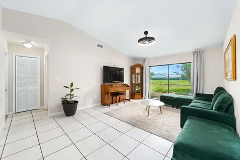 1060 Cedar Creek Way Davie FL 33325