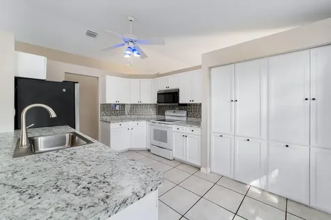 1060 Cedar Creek Way Davie FL 33325