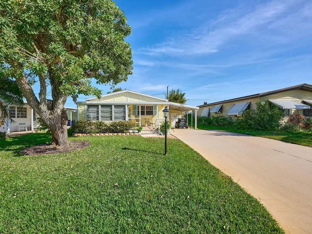 8217 Se Swan Avenue Hobe Sound FL 33455