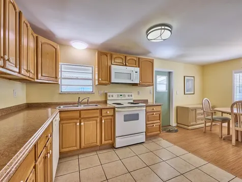 8217 Se Swan Avenue Hobe Sound FL 33455