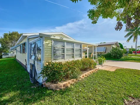 8217 Se Swan Avenue Hobe Sound FL 33455