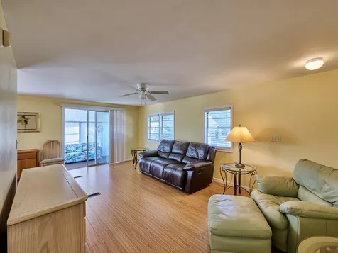 8217 Se Swan Avenue Hobe Sound FL 33455