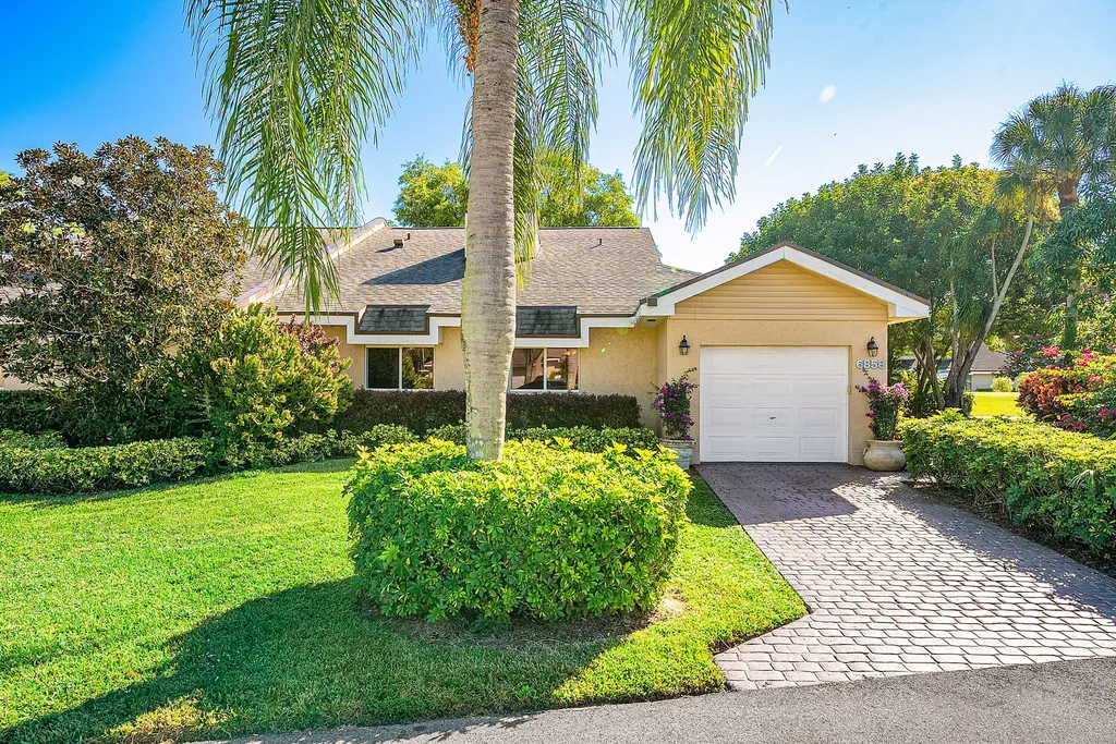 6858 Fountains Circle Lake Worth FL 33467