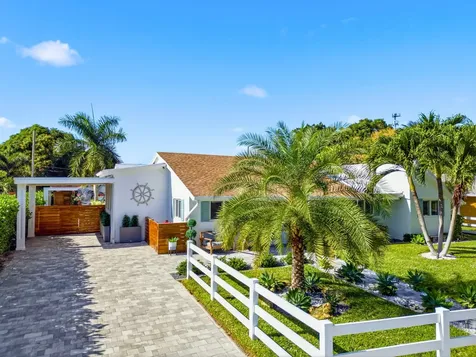 2210 NE 3rd Avenue Avenue Delray Beach FL 33444