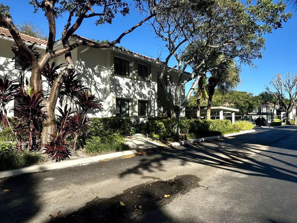 25 Pelican Pointe Drive Delray Beach FL 33483