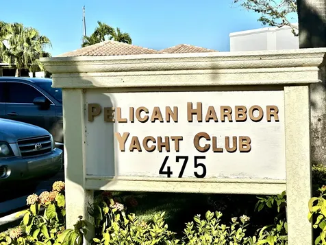 25 Pelican Pointe Drive Delray Beach FL 33483