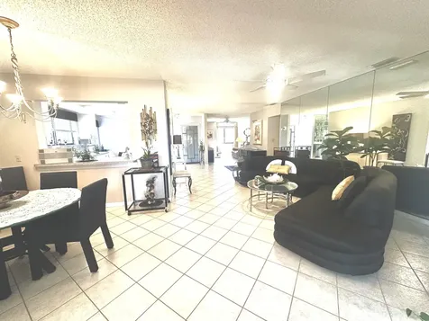 25 Pelican Pointe Drive Delray Beach FL 33483