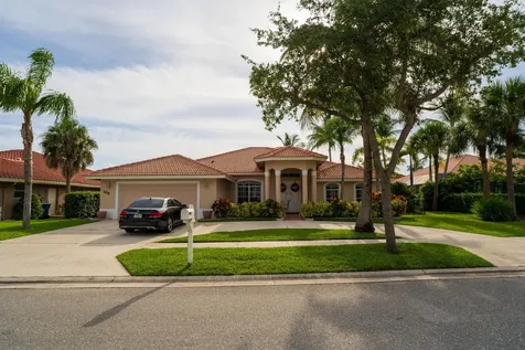 165 Cypress Trace Royal Palm Beach FL 33411