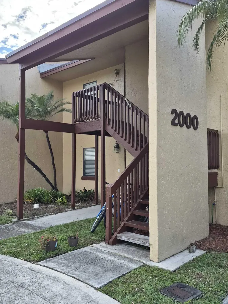 2006 Lakeview Drive Royal Palm Beach FL 33411