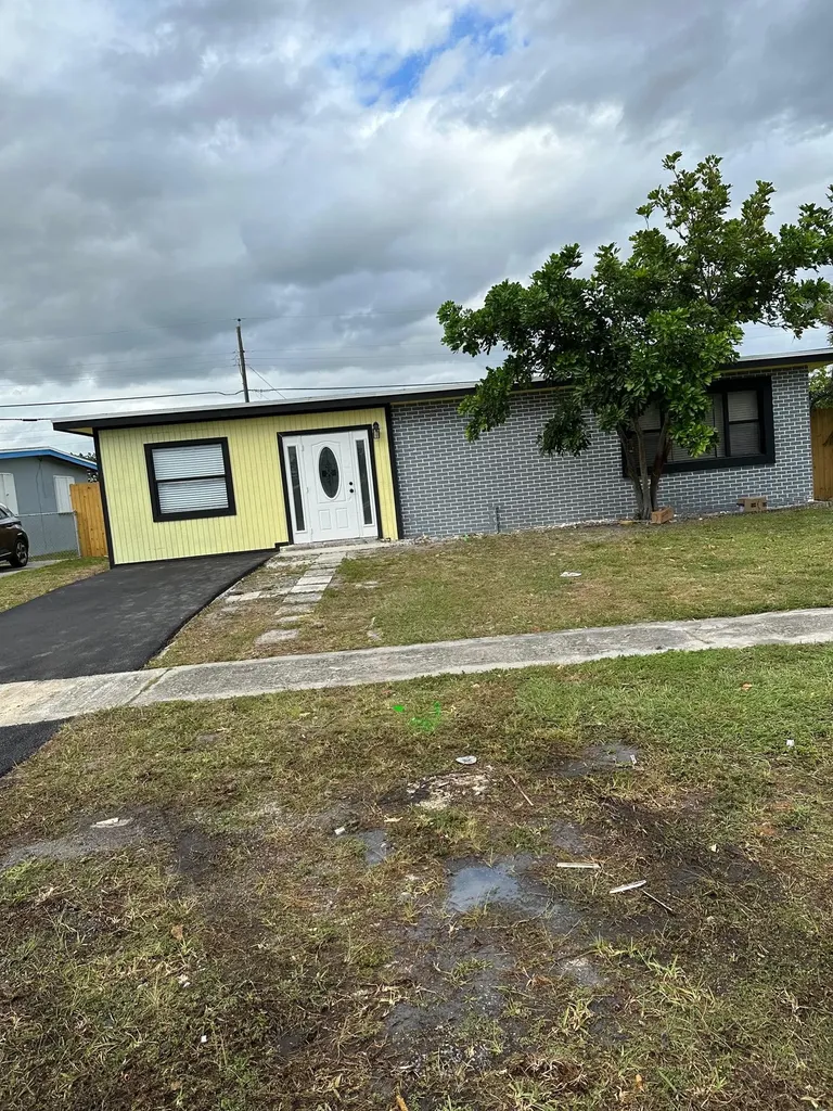 5665 Daphne Drive West Palm Beach FL 33415