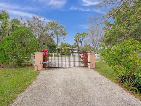 3950 Horse Trail Loxahatchee FL 33470