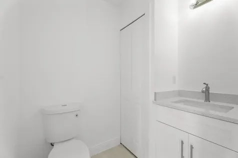 884 Sw Thrift Avenue Port Saint Lucie FL 34953