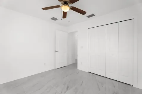 884 Sw Thrift Avenue Port Saint Lucie FL 34953