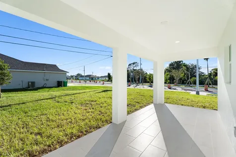 884 Sw Thrift Avenue Port Saint Lucie FL 34953